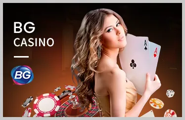 Bàn chơi Blackjack với các lá bài và chip